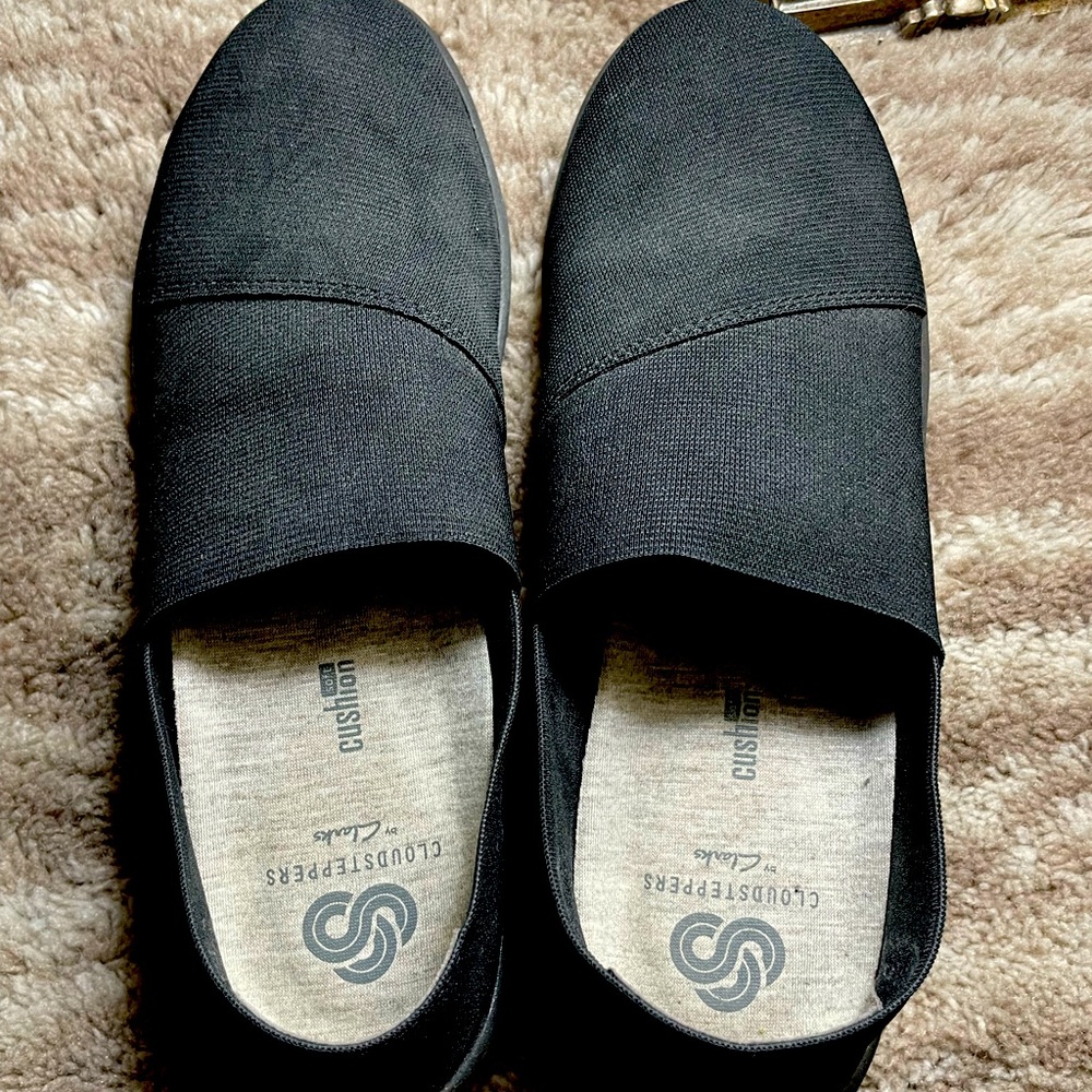 Clark’s cloud steppers black slip on shoe